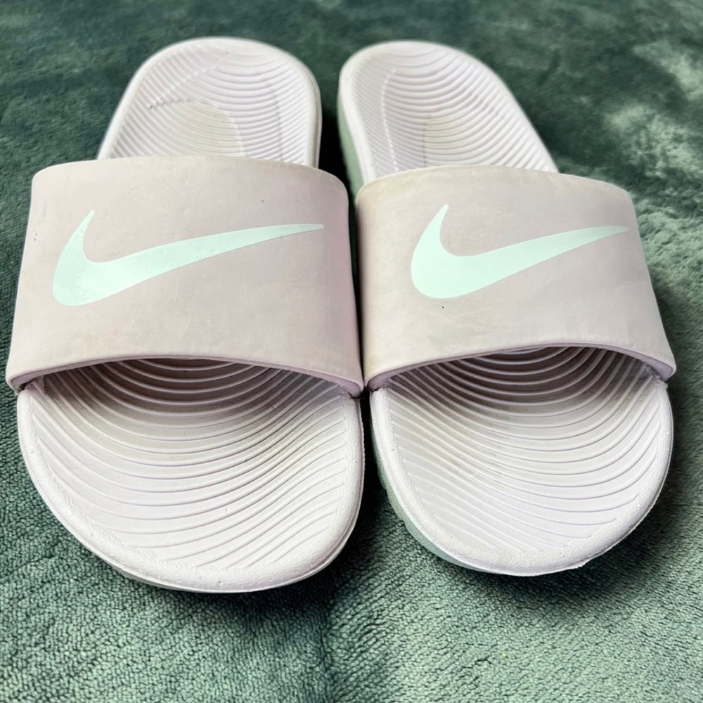 Girls Nike slides Size 2